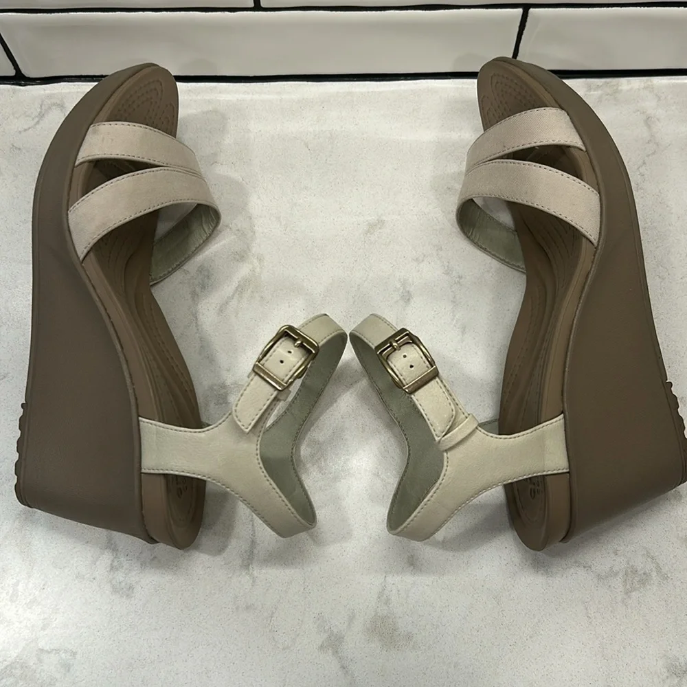 Crocs Womens Leigh II Ankle Strap Wedge Sandals Size 10 Light Beige